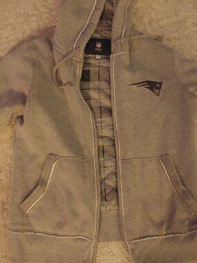 NFL Pro Line Patriots gray zip-up hoodie size M